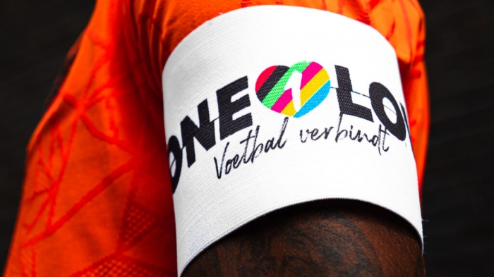 FIFA lanceert nieuwe aanvoerdersband als concurrent van de OneLove-band